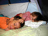 Даник и Алиска в палатке